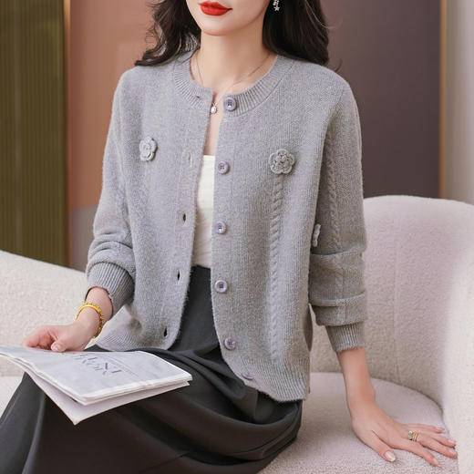 CC红色针织开衫女士气质外搭长袖上衣秋装2025新款立体花朵毛衣外套 商品图1