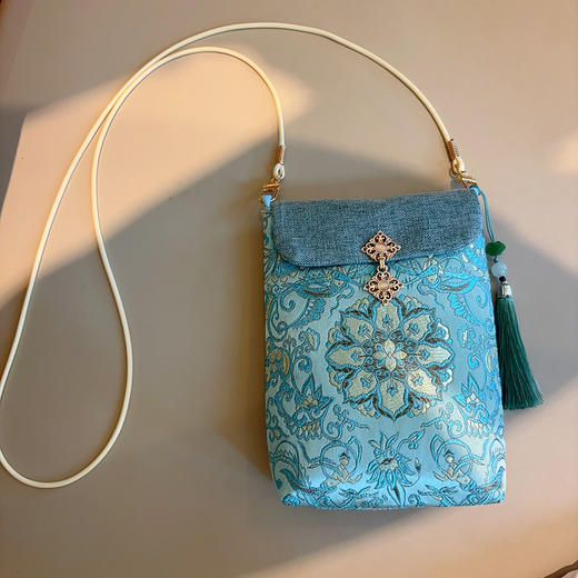 原创非遗香云纱手工手机包女新中式国风斜挎真丝高级感包迷你小包 商品图8