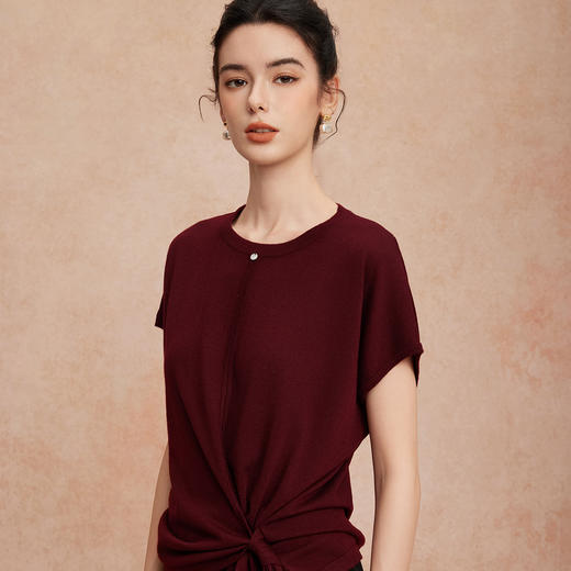 QG646斯尔丽2025新款超细纱支细腻柔软下摆设计感收褶显瘦挡肉针织上衣 商品图4