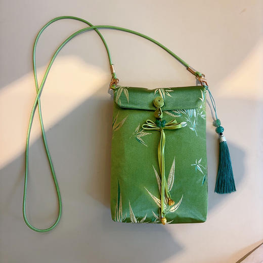 原创非遗香云纱手工手机包女新中式国风斜挎真丝高级感包迷你小包 商品图9