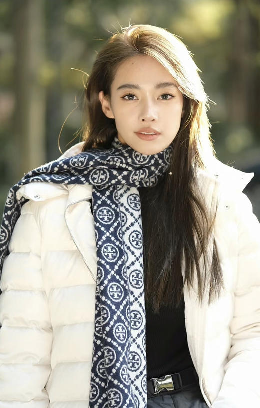 进出柜子男女同款汤家字母流苏双面戴提花羊毛围巾 商品图4