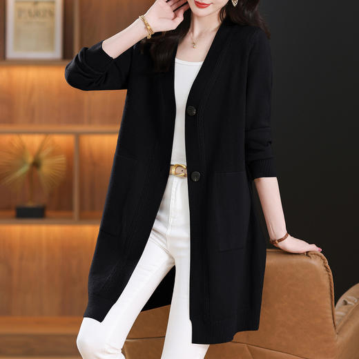 CC2025年秋装针织开衫外搭宽松v领纯色中长款披肩毛衣外套 商品图3