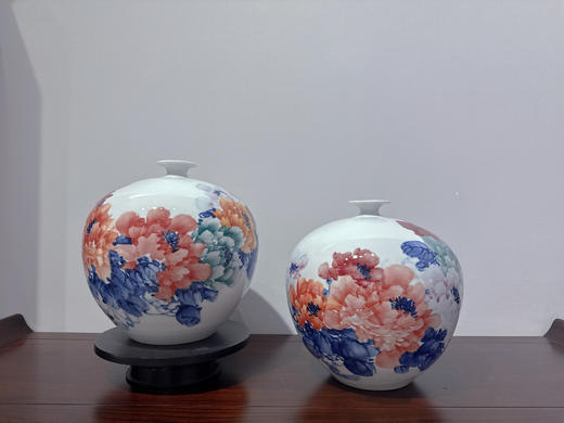 釉下五彩国色天香石榴瓶 商品图0