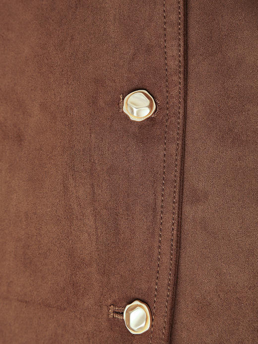 复古腔调拉满！棕色麂皮圆领短外套，打造优雅精致感 商品图3