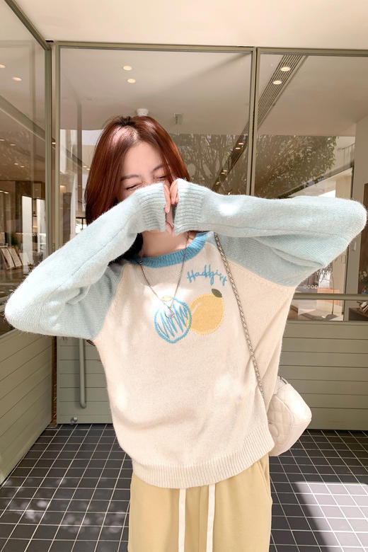<曾小咸推荐>韩系字母刺绣设计针织衫【预售款，预计3-15天发货】 商品图4
