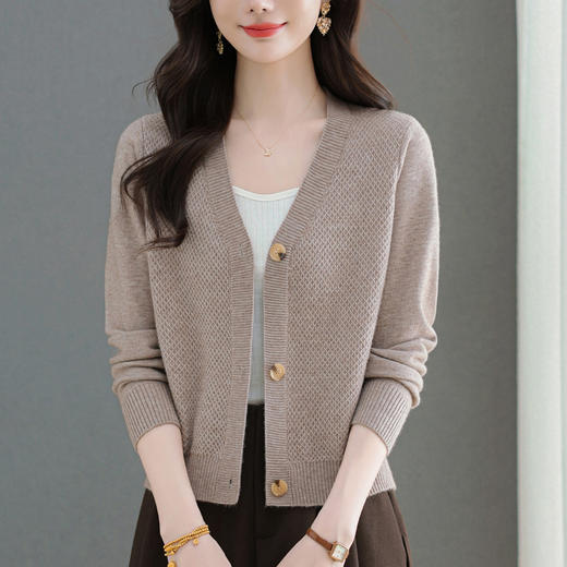 CC秋装女2025年新款外套短款小香风上衣V领气质春秋毛衣针织开衫女 商品图0
