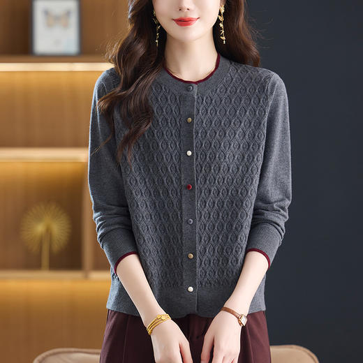 CC短款毛衣开衫洋气女士秋装外搭上衣2025新款休闲时尚针织外套 商品图3