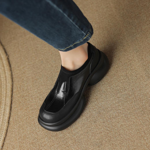 【预售5天】轻巧舒适真皮厚底圆头银色乐福鞋女粗跟松糕底拼色复古单鞋NDY&AM3008-5 商品图4