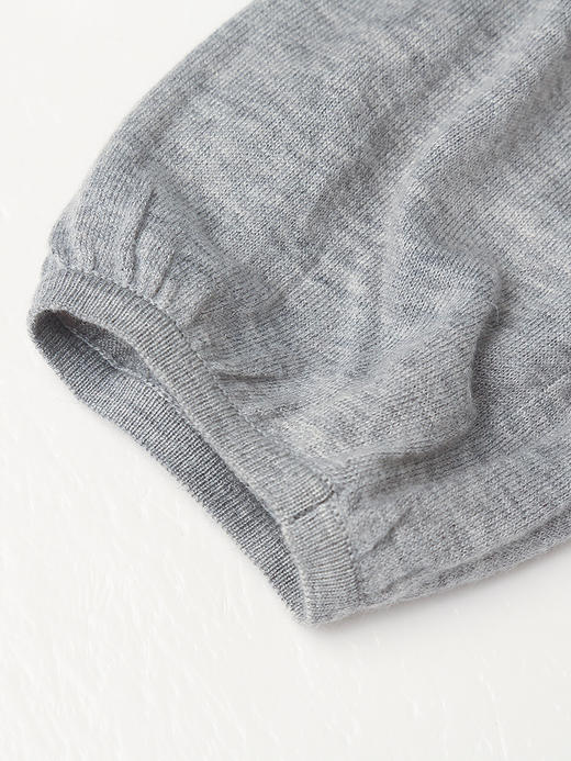 慵懒又时髦！浅灰色露肩宽松上衣，打造随性高级感 商品图3