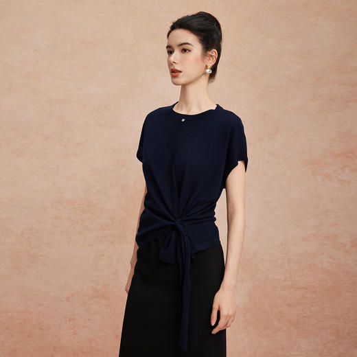 QG646斯尔丽2025新款超细纱支细腻柔软下摆设计感收褶显瘦挡肉针织上衣 商品图7