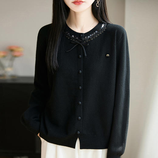 CC设计感小众针织开衫女春秋外搭气质轻奢上衣宽松短款休闲毛衣外套 商品图1