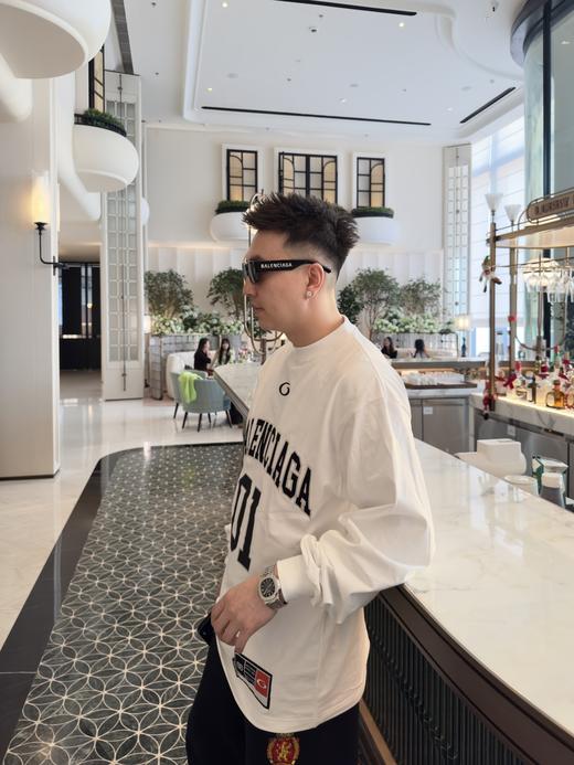 NZ405-换季清仓不退不换！ 巴黎世家 新款Basketball Series刺绣01长袖T恤 男女同款 （NZ*WG） 商品图0