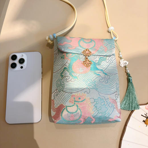 原创非遗香云纱手工手机包女新中式国风斜挎真丝高级感包迷你小包 商品图2