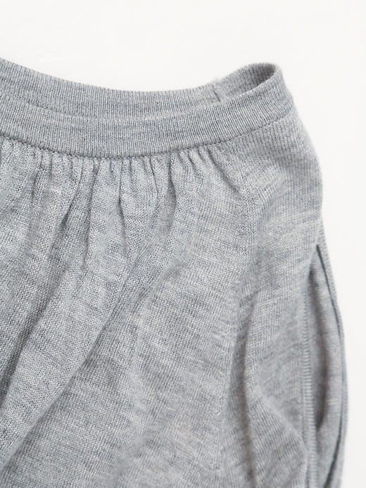 慵懒又时髦！浅灰色露肩宽松上衣，打造随性高级感 商品图2