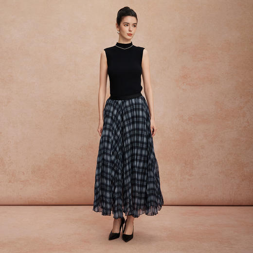 QG501斯尔丽2025秋季新款百搭压褶不规则显瘦遮肉A字设计感格子半身裙 商品图3