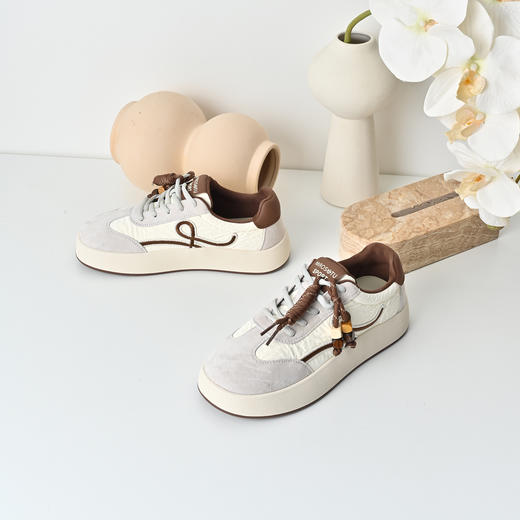 经典鲨2025秋专柜新品猪皮革系带舒适平底休闲板鞋德训鞋女KW316-537081 商品图3