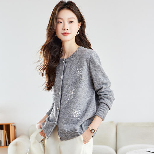 CC2025春秋新款圆领针织开衫女宽松刺绣钉珠毛衣外套上衣薄早秋外搭 商品图1