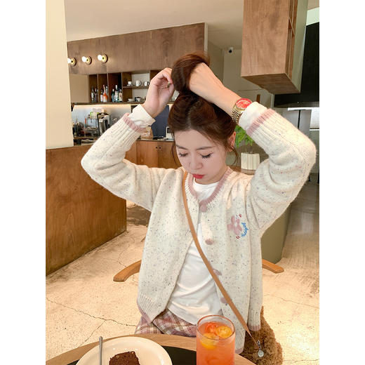 <曾小咸推荐>单排扣针织开衫毛衣女【预售款，预计3-15天发货】 商品图4