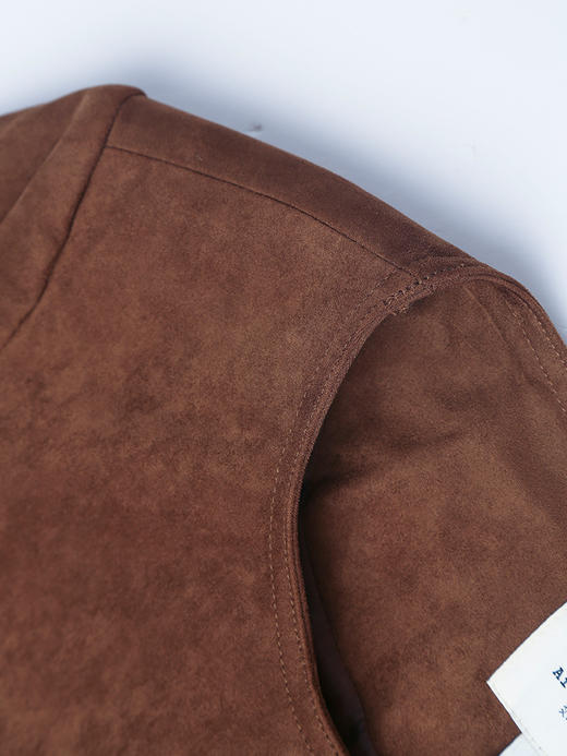 复古腔调拉满！棕色麂皮圆领短外套，打造优雅精致感 商品图2