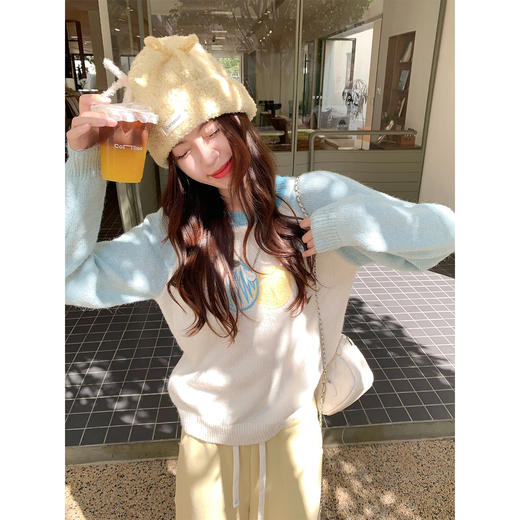 <曾小咸推荐>韩系字母刺绣设计针织衫【预售款，预计3-15天发货】 商品图2