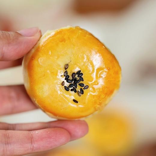 山羊叔叔 蛋黄酥330g（6个）*2盒 送礼袋 吃一口就上瘾的蛋黄酥！Q弹拉丝，软糯香甜，口感丰富有层次 商品图7