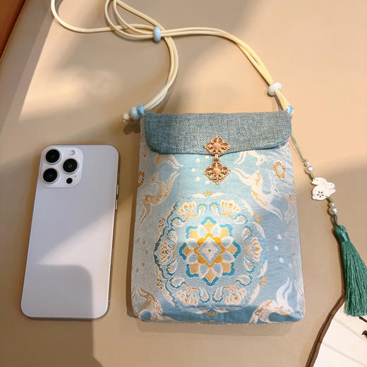 原创非遗香云纱手工手机包女新中式国风斜挎真丝高级感包迷你小包 商品图1