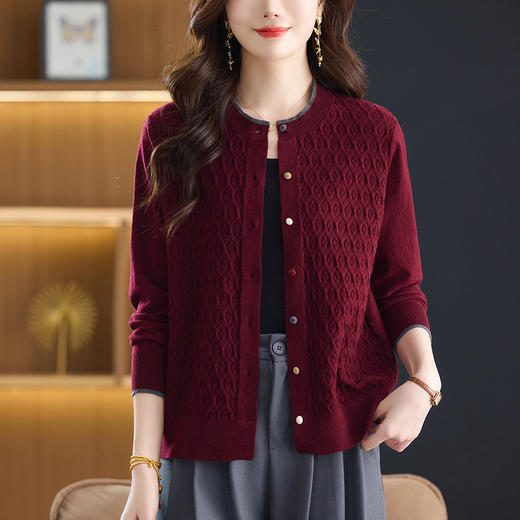 CC短款毛衣开衫洋气女士秋装外搭上衣2025新款休闲时尚针织外套 商品图0