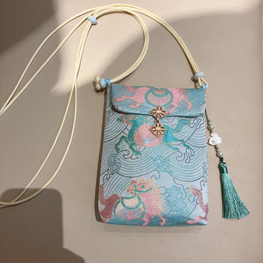 原创非遗香云纱手工手机包女新中式国风斜挎真丝高级感包迷你小包 商品图12