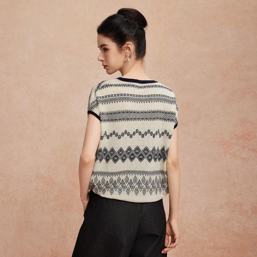 QG645斯尔丽2025新款浮雕提花羊毛气质文艺软糯舒适圆领实穿上衣针织衫 商品图11