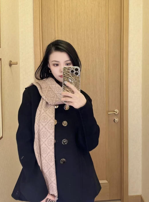 进出柜子男女同款汤家字母流苏双面戴提花羊毛围巾 商品图6