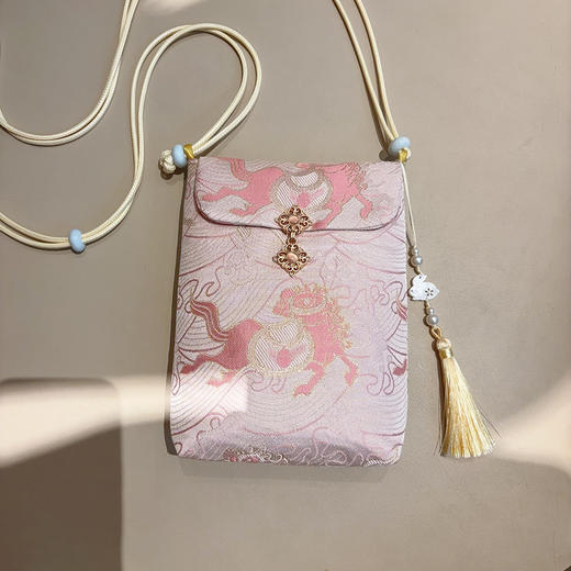 原创非遗香云纱手工手机包女新中式国风斜挎真丝高级感包迷你小包 商品图13