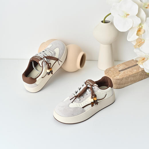 经典鲨2025秋专柜新品猪皮革系带舒适平底休闲板鞋德训鞋女KW316-537081 商品图1