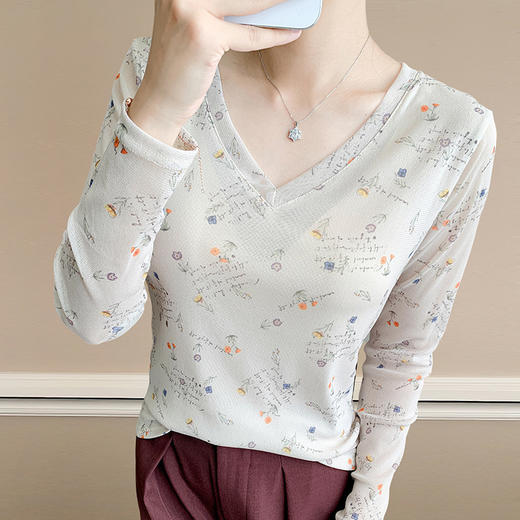 KQL A55F8588时尚洋气高弹网长袖印花V领T恤打底衫 商品图3