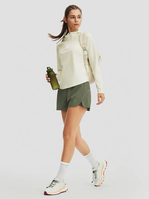 点此购买 迪桑特WOMEN'S TRAINING系列女士连帽半拉卫衣 qk 330292 商品图4