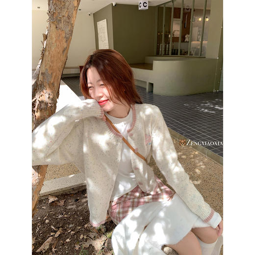 <曾小咸推荐>单排扣针织开衫毛衣女【预售款，预计3-15天发货】 商品图1