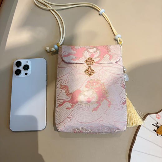 原创非遗香云纱手工手机包女新中式国风斜挎真丝高级感包迷你小包 商品图3