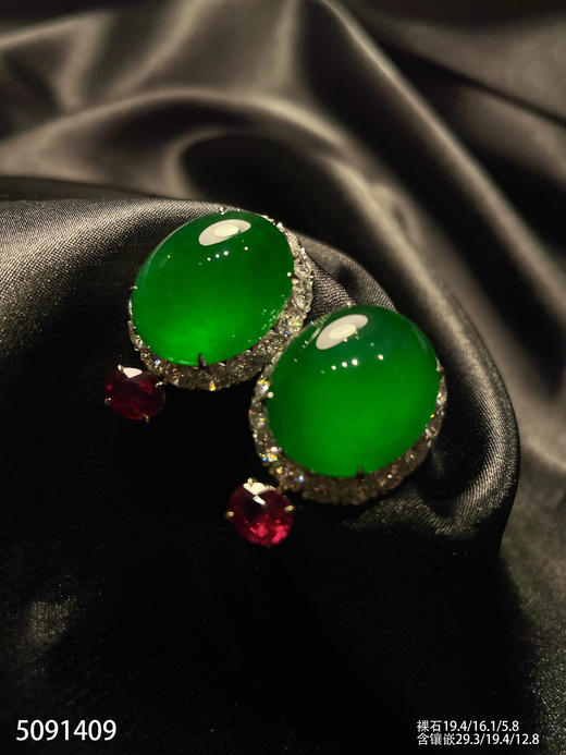 5091409，蛋面耳钉。具体价格微信咨询 商品图1