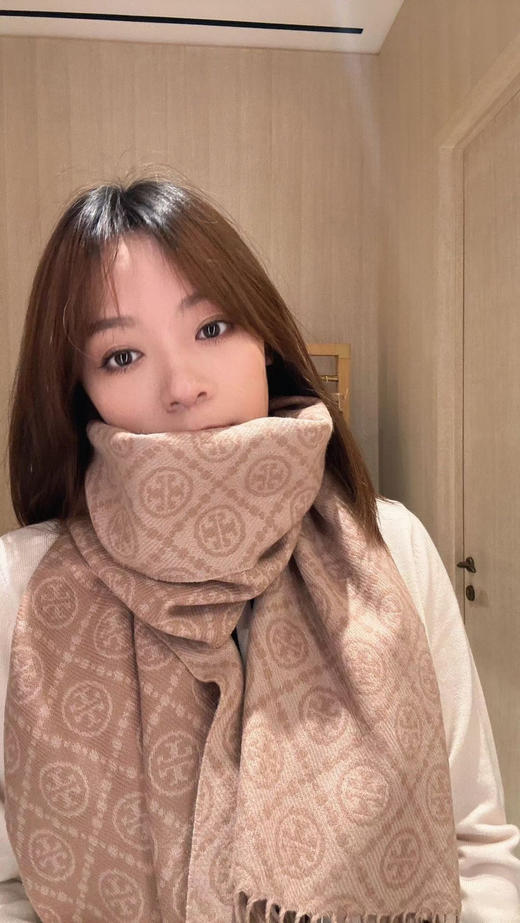 进出柜子男女同款汤家字母流苏双面戴提花羊毛围巾 商品图3