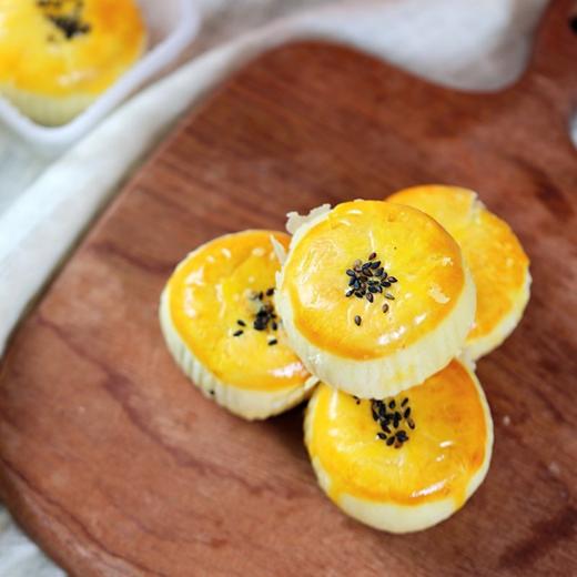 山羊叔叔 蛋黄酥330g（6个）*2盒 送礼袋 吃一口就上瘾的蛋黄酥！Q弹拉丝，软糯香甜，口感丰富有层次 商品图6