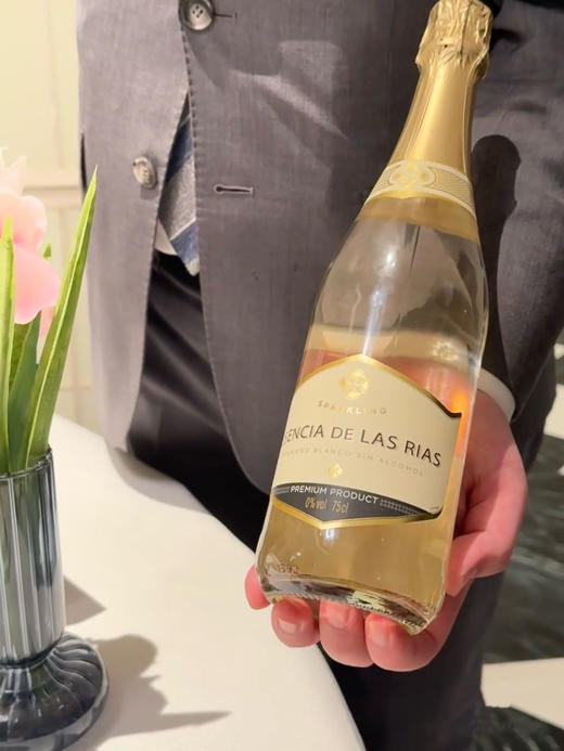 【粹溪湾无醇起泡葡萄汁】12年畅销爆款无醇起泡酒，全家老小抢着续杯的聚会神器人0酒精狂欢，畅饮不醉100%纯葡萄酿造，香气泡绵密，氛围十足入口清新，生产日期：2025年2月4日 保质期：2年 商品图7