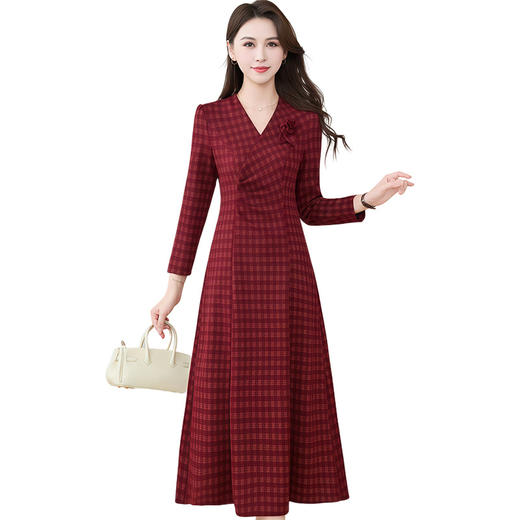 QYM 26811-Y秋季V领格纹连衣裙时尚优雅气质长袖A字裙 商品图4
