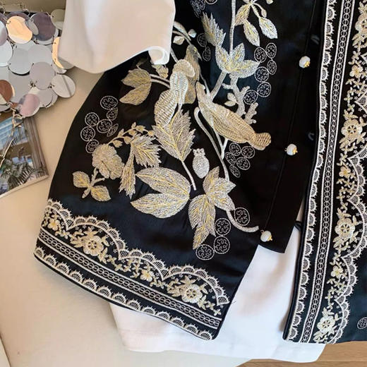 丁摩 新中式金丝刺绣醋酸缎面马甲女春秋国风高端气质坎肩背心5ZF-9153 商品图3