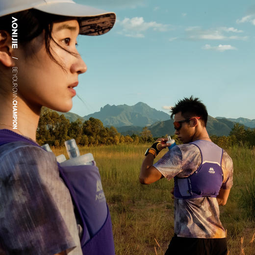 奥尼捷勃朗峰系列越野背包透气舒适轻量化水壶包小容量训练短距离越野包骑行包4L(含2个500ml软水壶) 商品图3