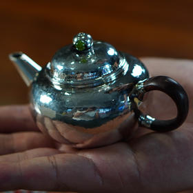 溯芳斋翡翠翘纽银壶 约100g左右