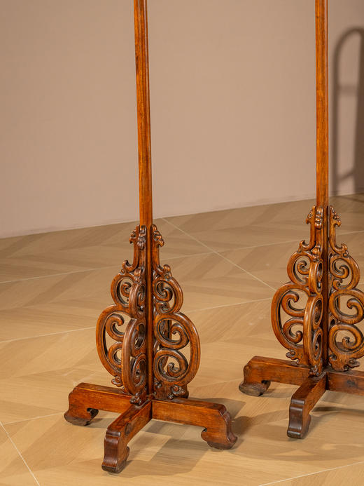 清	黄花梨云纹固定式灯架（一对） 商品图4