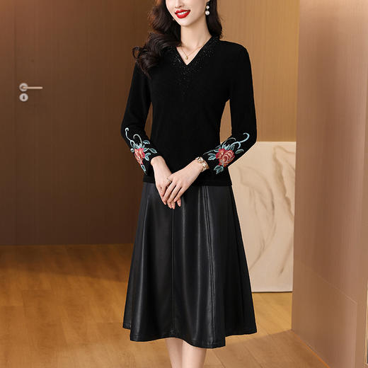 AHM yqwl6956国风V领长袖打底衫复古刺绣印花上衣 商品图3