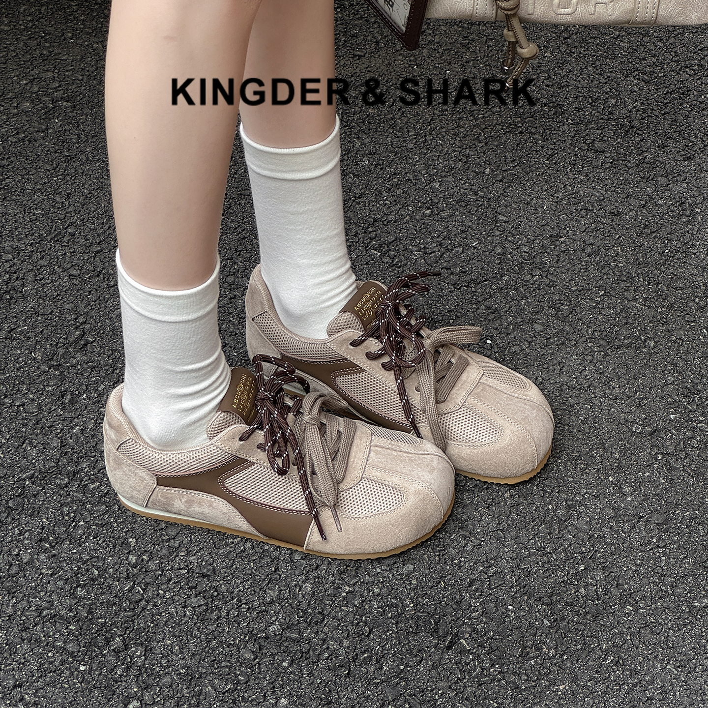 经典鲨2025秋专柜新品猪皮革网面透气平底系带休闲德训鞋女KW316-537071