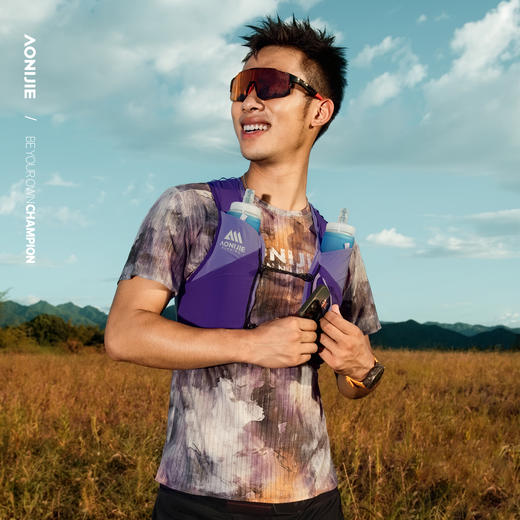 奥尼捷勃朗峰系列越野背包透气舒适轻量化水壶包小容量训练短距离越野包骑行包4L(含2个500ml软水壶) 商品图1