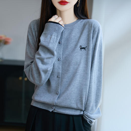 纤束马精纺羊毛小猫刺绣开衫 N-592 商品图1