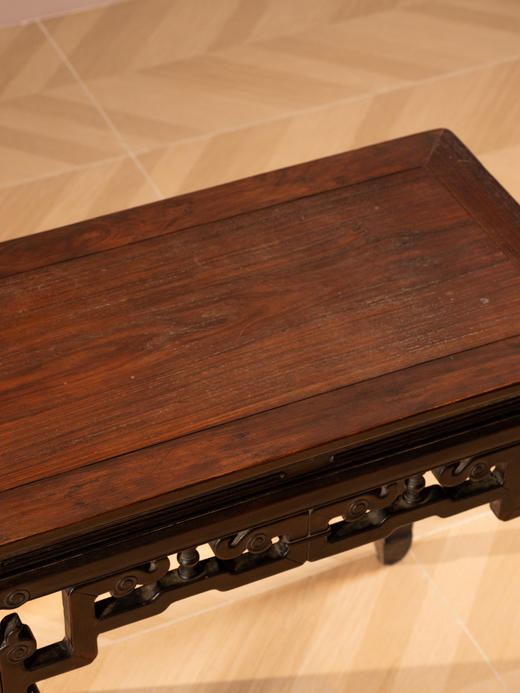 清	红木束腰马蹄腿拐子云纹半桌 商品图4